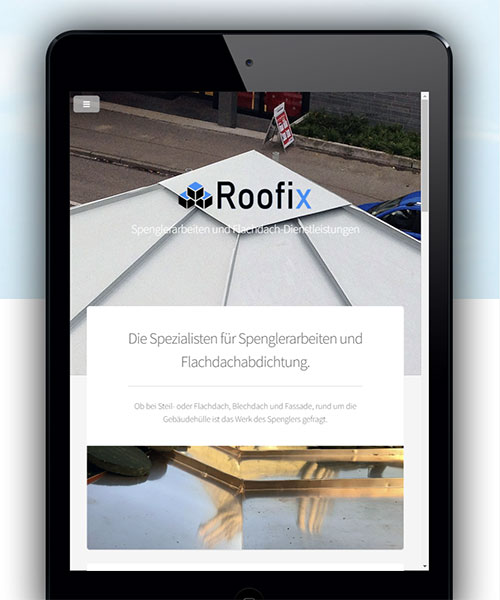 Tablet, das die Webseite der Roofix GmbH Spenglerarbeiten anzeigt